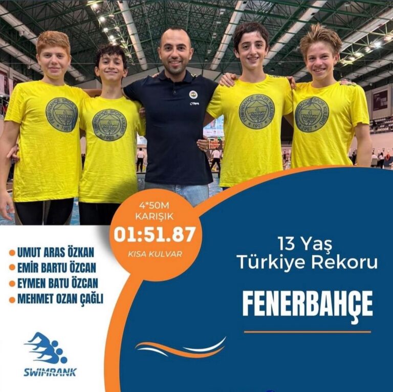 Fenerbahçe'nin 13 yaş 4×50 metre karışık bayrak takımı, Alp Hoca ile birlikte. 1:51.87'lik Türkiye rekoru.